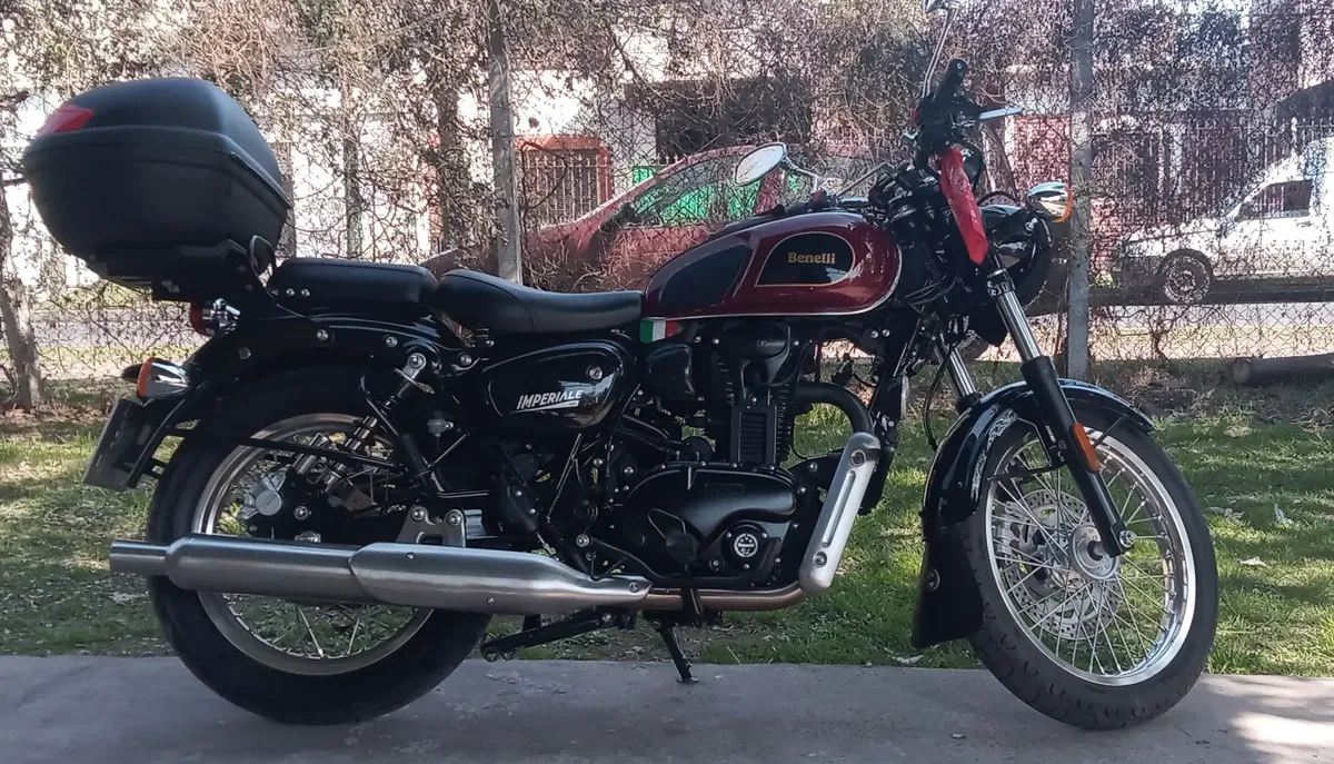 Motocicleta Benelli en taller